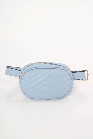 Geanta dama albastra-deschis casual din piele ecologica cu accesoriu tip curea