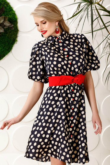Rochie PrettyGirl albastra-inchis eleganta de zi in clos din material satinat cu buline accesorizata cu cordon