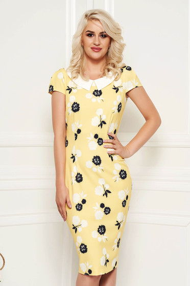 Rochie Fofy galbena de zi tip creion din material usor elastic cu imprimeu floral cu guler