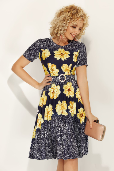 Rochie Fofy galbena de zi in clos din material usor elastic cu imprimeu floral si accesoriu tip curea