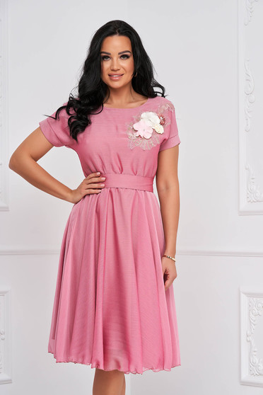 StarShinerS rosa occasional cloche dress with elastic waist accessorized with tied waistband