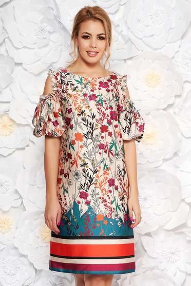 Rochie crem eleganta cu un croi drept din material satinat captusita pe interior cu umeri decupati