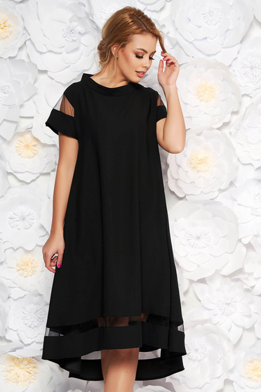 Rochie neagra eleganta cu croi larg asimetrica din material subtire cu maneci scurte