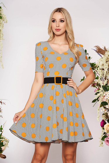 Rochie Fofy mustarie scurta de zi in clos cu decolteu in v buline si accesoriu tip curea