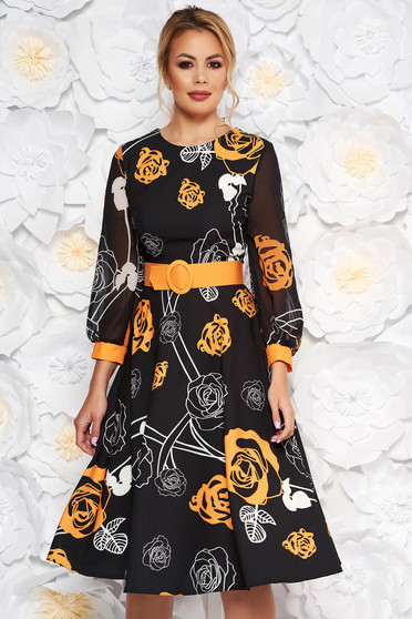 Rochie PrettyGirl neagra cu flori mustarii eleganta midi in clos din stofa subtire usor elastica cu maneci din voal cu accesoriu tip curea
