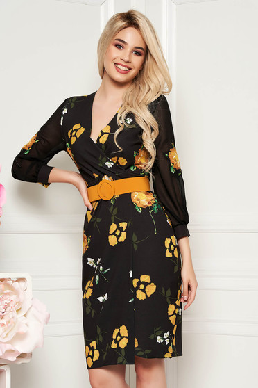 Rochie PrettyGirl neagra cu flori mustarii eleganta midi tip creion din stofa subtire usor elastica cu accesoriu tip curea