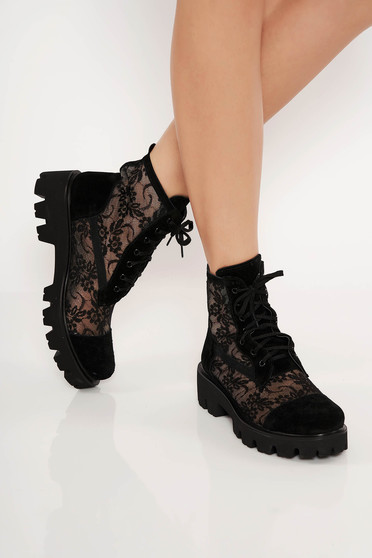 Black casual tramper natural leather with lace