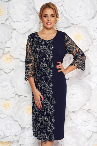 Rochie albastra-inchis de ocazie cu un croi drept din stofa usor elastica suprapunere cu dantela