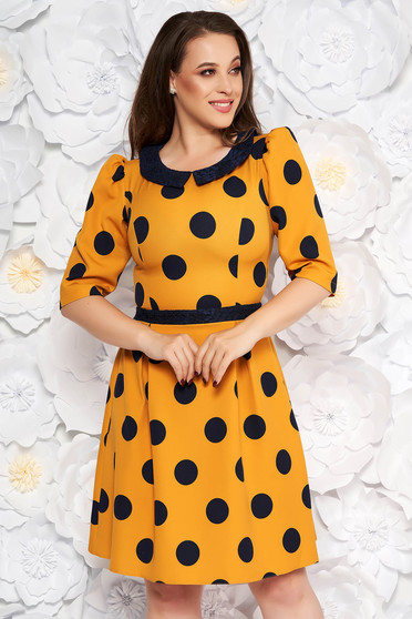 Rochie LaDonna mustarie eleganta de zi in clos din stofa subtire usor elastica cu buline cu guler rotunjit
