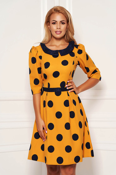 Rochie LaDonna mustarie eleganta de zi in clos din stofa subtire usor elastica cu buline si guler rotunjit