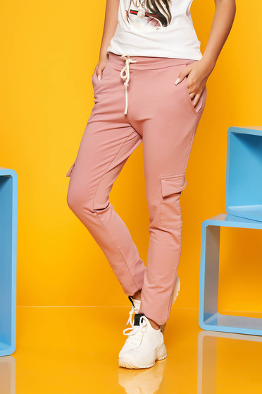 Pantaloni SunShine roz prafuit casual cu elastic in talie cu buzunare din bumbac usor elastic