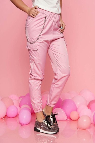 Pantaloni SunShine roz casual cu talie medie cu elastic in talie lantisor detasabil