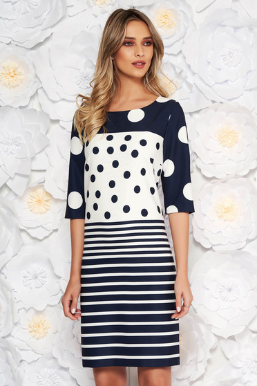Rochie albastra-inchis eleganta cu un croi drept cu maneci trei-sferturi din material fin la atingere cu buline