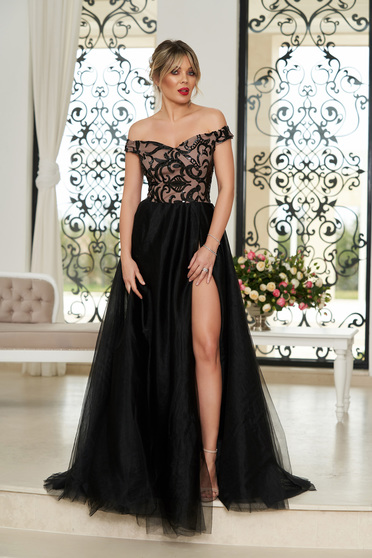 Rochie StarShinerS neagra de ocazie lunga in clos cu umeri goi