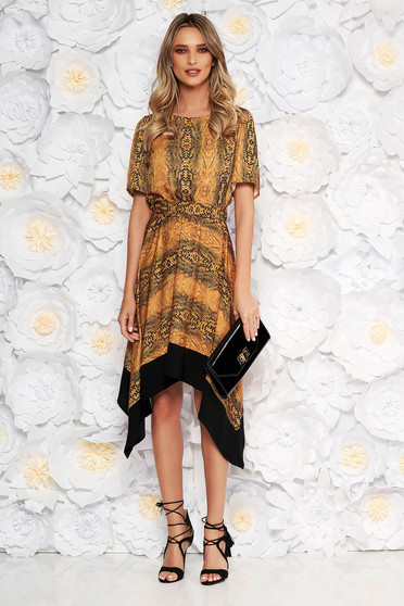 Rochie mustarie asimetrica in clos cu elastic in talie cu maneci scurte accesorizata cu cordon
