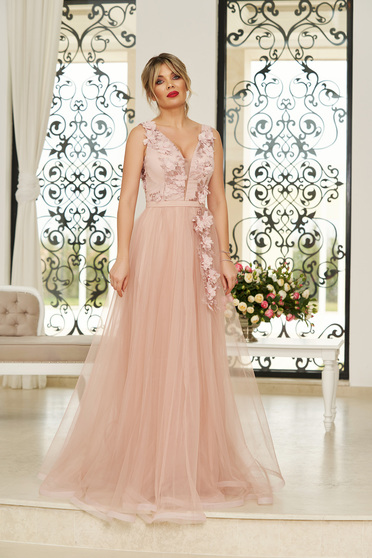 Rochie StarShinerS rosa de ocazie in clos din tul cu decolteu adanc cu bust buretat cu aplicatii florale cu efect 3d