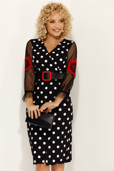 Rochie Fofy neagra cu accente rosii eleganta de zi cu un croi mulat in clos cu decolteu in v din material fin la atingere cu buline