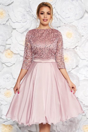 Rochie rosa de ocazie in clos maneci transparente din dantela cu aplicatii cu paiete