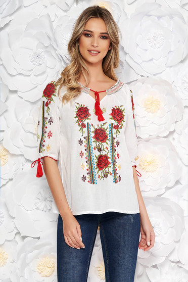 Ie traditionala cu croi larg cu maneca 3/4 din bumbac neelastic cu insertii de broderie