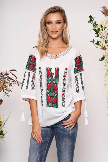 Bluza dama tip ie alba brodata din bumbac cu croi larg si maneci lungi