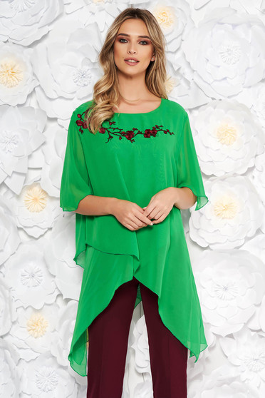 Bluza dama verde eleganta cu croi larg asimetrica din voal broderie in fata