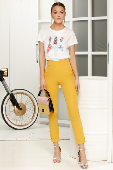 Pantaloni galbeni eleganti cu talie medie cu un croi mulat