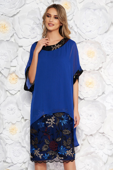 Compleu albastru elegant cu rochie cu un croi drept suprapunere cu voal cu insertii de broderie