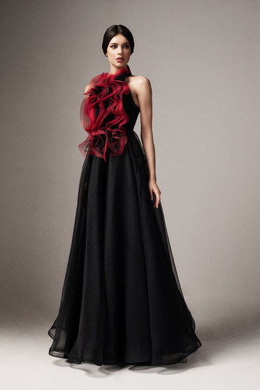 Rochie Ana Radu neagra de ocazie in clos fara maneci cu volanase