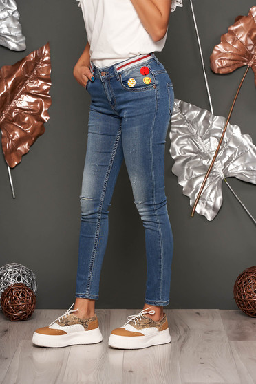 Blugi albastri skinny cu talie medie din bumbac usor elastic