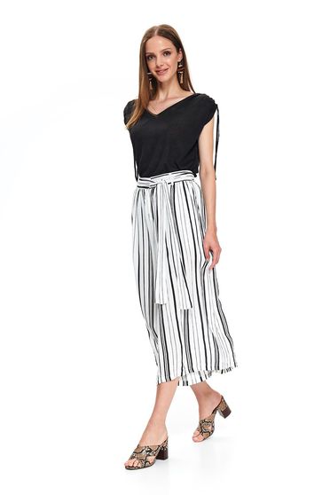 Bluza dama neagra Top Secret cu croi larg cu decolteu in v din material subtire manecile se leaga cu snur