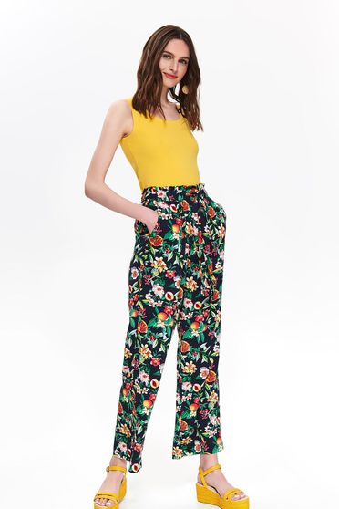 Pantaloni Top Secret negri casual evazati cu talie inalta si imprimeu floral