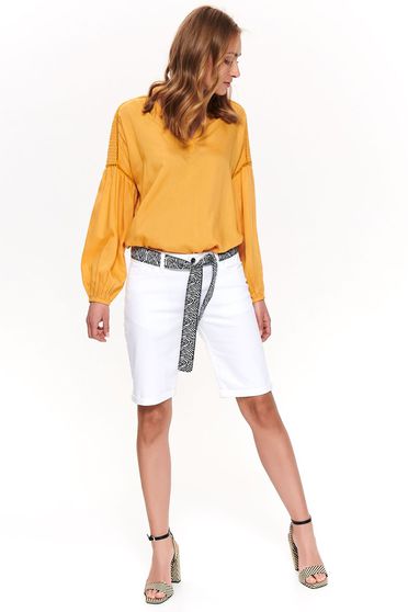 Pantalon scurt Top Secret alb casual pana la genunchi cu talie medie din bumbac accesorizat cu cordon