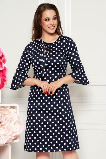 Rochie albastru-inchis de zi cu croi in a cu maneci clopot din material subtire cu buline