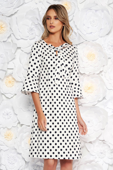 Rochie alba de zi cu croi in a cu maneci clopot din material subtire cu buline