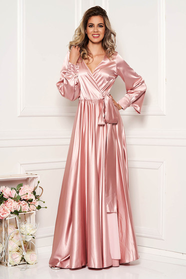Rochie LaDonna roz prafuit lunga de ocazie din material satinat in clos cu decolteu in v cu maneci lungi si elastic in talie