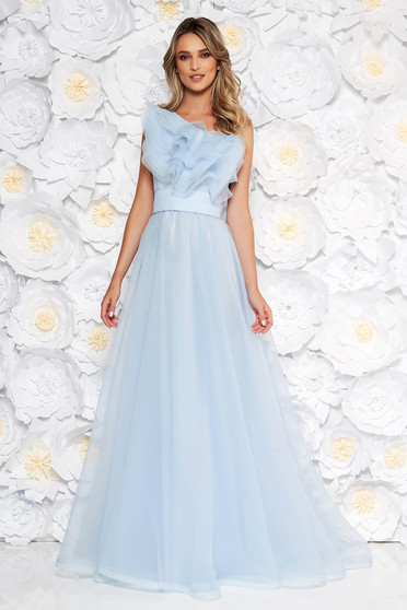 Rochie Ana Radu albastra-deschis de lux pe umar din tul captusita pe interior cu volanase