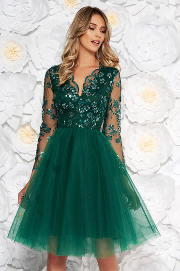 Rochie Artista verde de ocazie in clos din tul cu paiete captusita pe interior cu insertii de broderie