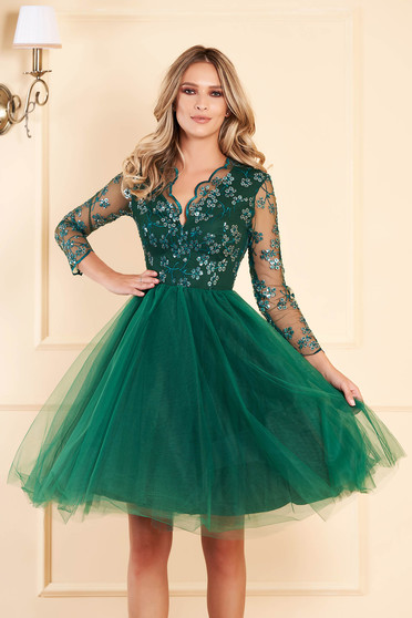 Rochie Artista verde de ocazie in clos din tul cu paiete captusita pe interior cu insertii de broderie