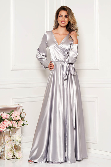 Rochie LaDonna gri lunga de ocazie din material satinat in clos cu decolteu in v cu maneci lungi si elastic in talie