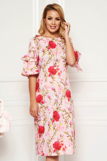 Rochie rosa de zi cu un croi drept cu volanase la maneca cu accesoriu tip colier
