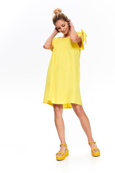 Rochie Top Secret galbena de zi cu croi larg cu maneca scurta cu umeri goi din material vaporos