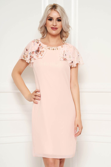 Rochie piersica eleganta midi cu un croi drept cu volanase la maneca cu accesorii metalice