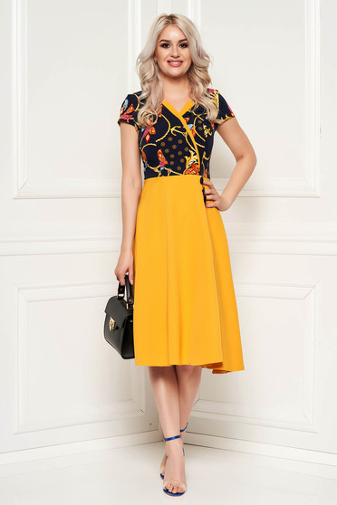 Rochie mustarie de zi eleganta in clos din stofa cu imprimeu floral