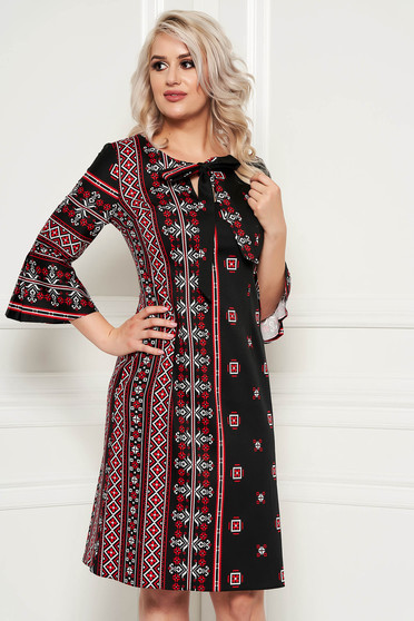 Rochie neagra midi cu croi in a de zi din bumbac usor elastic cu imprimeuri grafice