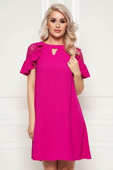 Rochie fuchsia eleganta cu croi larg cu maneci scurte cu aplicatii de dantela