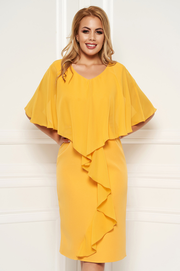 Rochie mustarie midi de ocazie fara maneci cu un croi cambrat din stofa subtire usor elastica si suprapunere cu voal