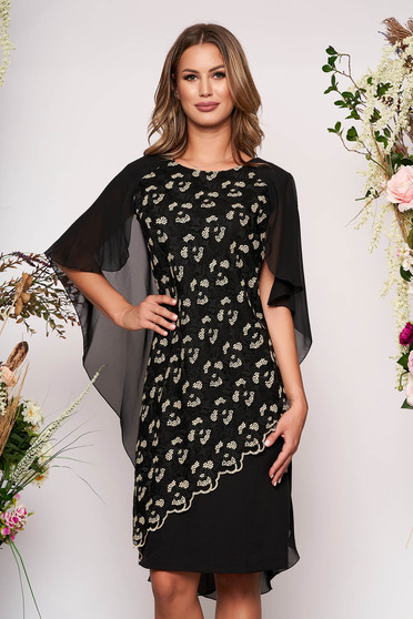 Rochie neagra midi de ocazie cu un croi drept din stofa subtire usor elastica cu suprapunere din dantela si voal