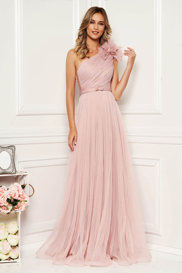 Rochie Ana Radu roz prafuit de lux in clos din tul accesorizata cu cordon