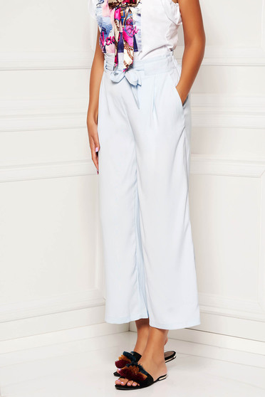 Pantaloni SunShine albastru deschis eleganti din material vaporos cu talie inalta si buzunare accesorizati cu cordon