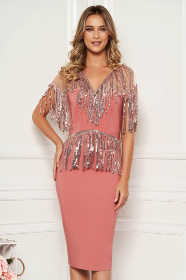 Rochie PrettyGirl roz prafuit de ocazie din stofa tip creion cu decolteu in v tip corset umeri din plasa cu aplicatii cu paiete